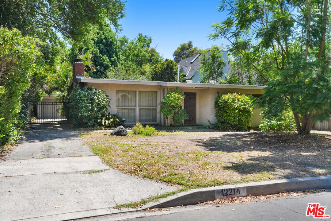 12214 Huston St