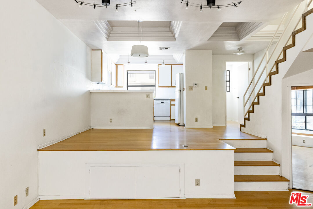 36 Navy St Unit: 9