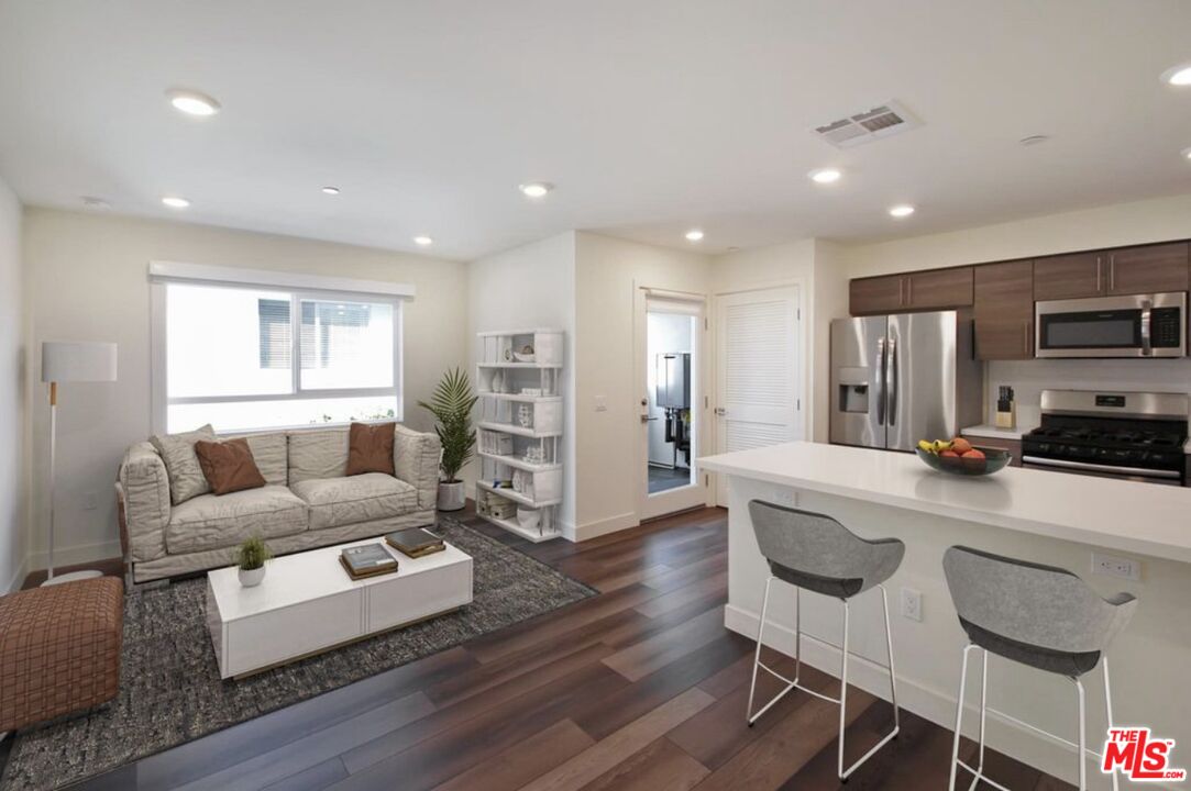 3667 Mentone Ave Unit: 3