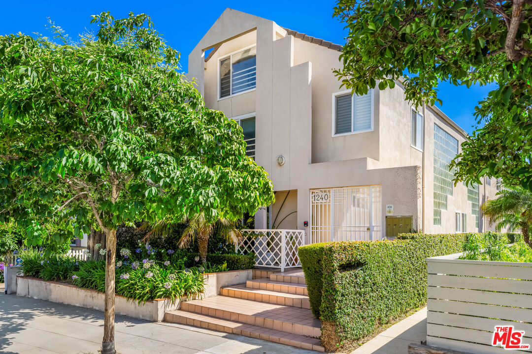1240 24th St Unit: 1