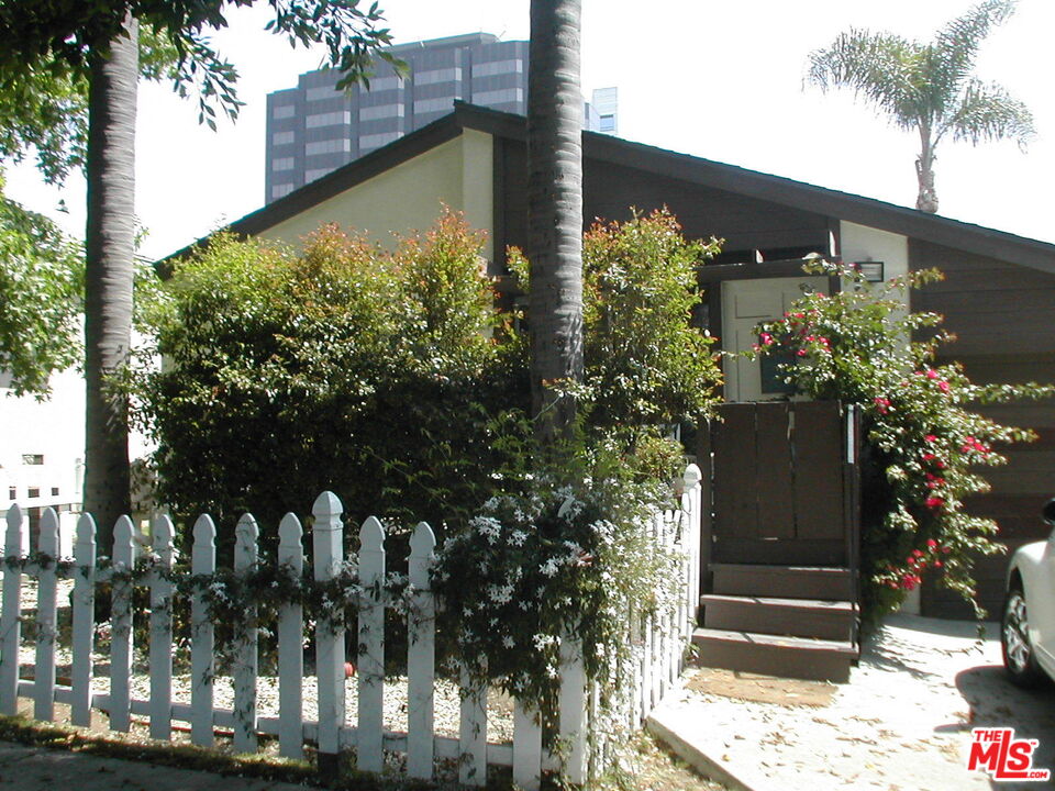 1227 Franklin St Unit: B