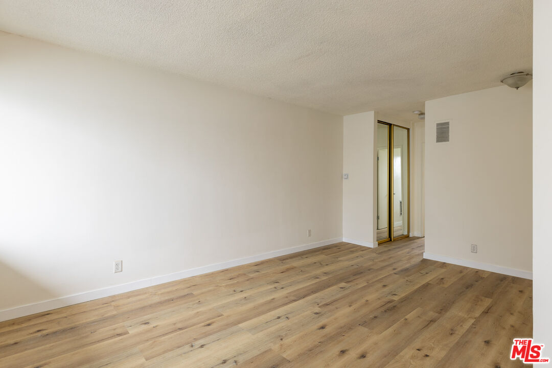 1295 FEDERAL AVE Unit: 14