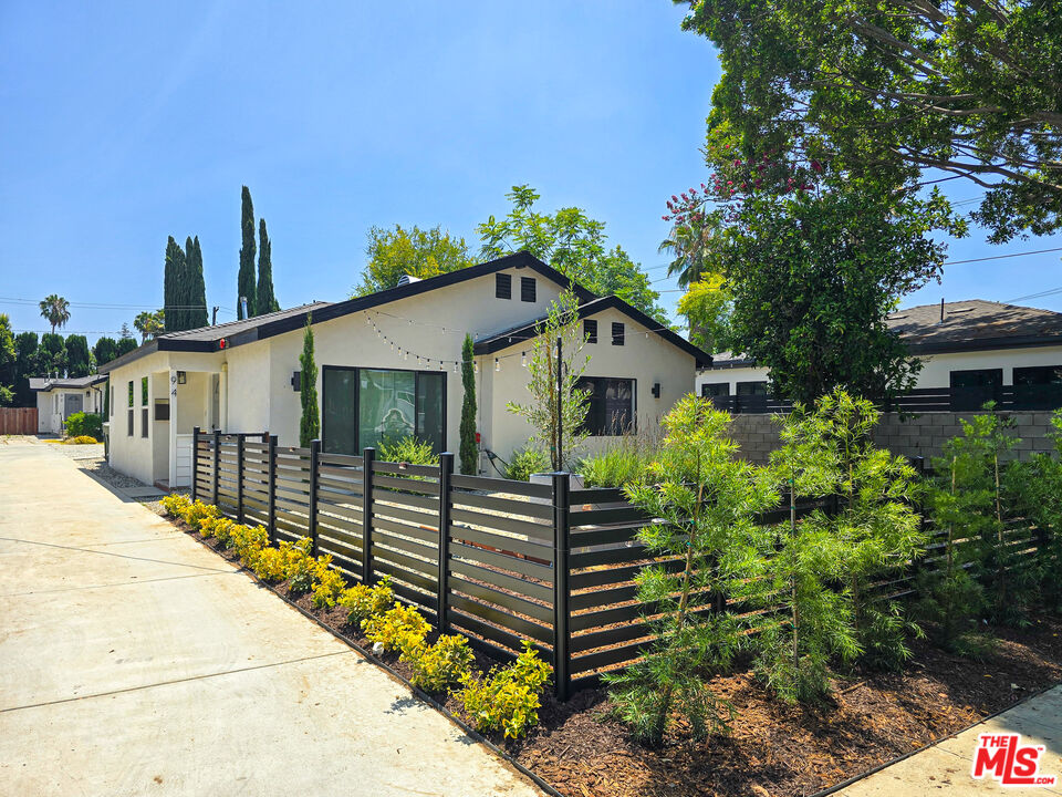 94 S Vinedo Ave