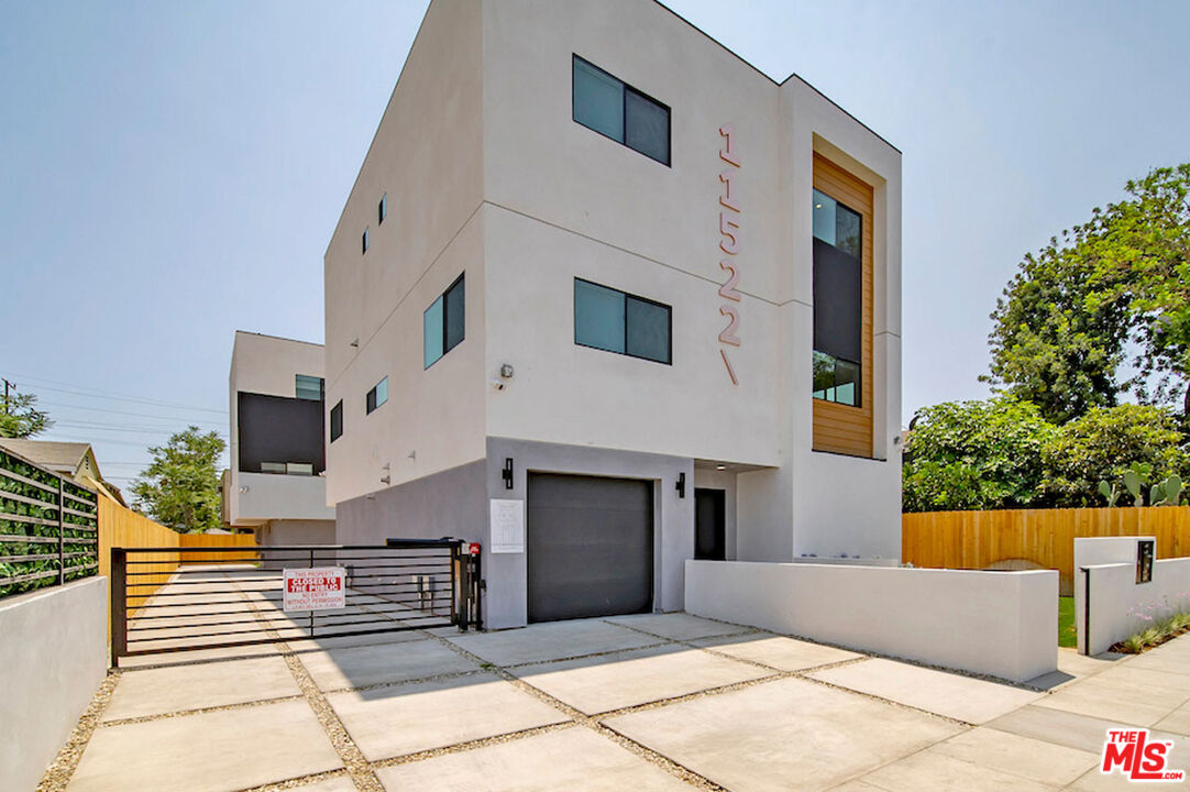 11520 Emelita St