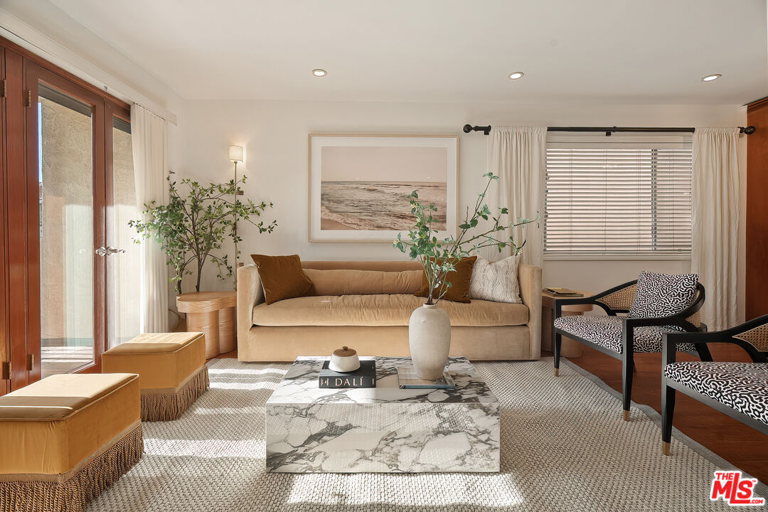 907 12th St Unit: 4
