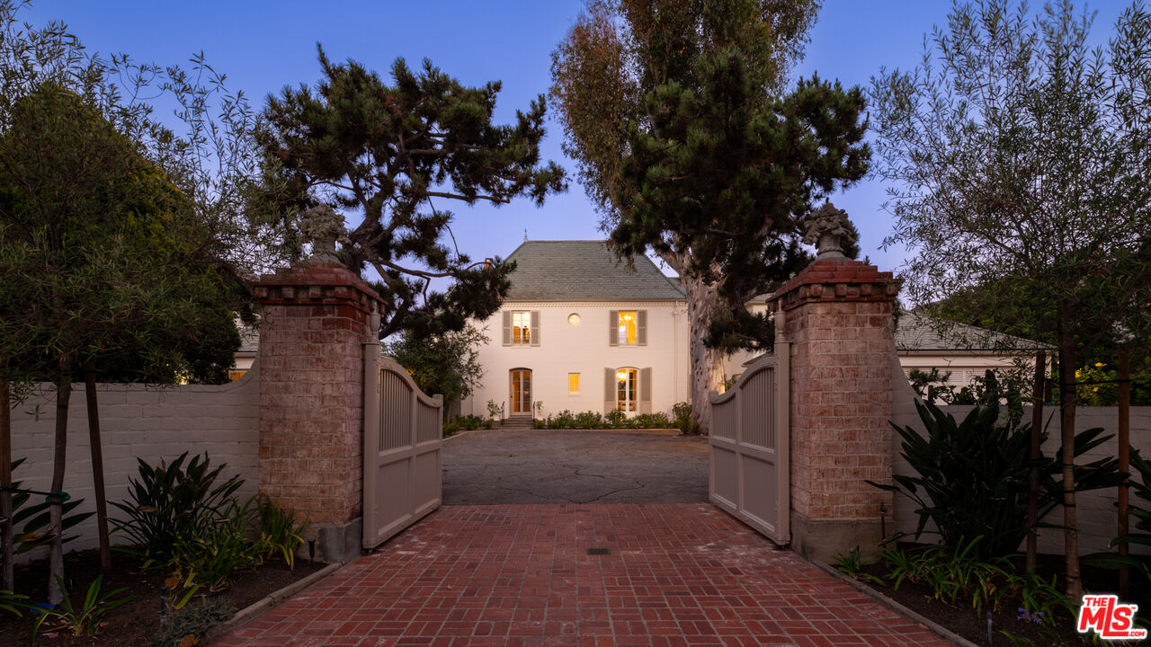 528 Chautauqua Blvd