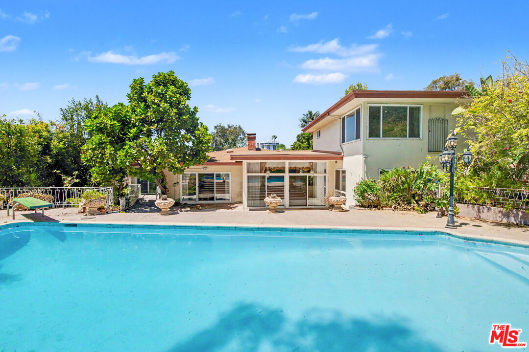108 N Thurston Ave