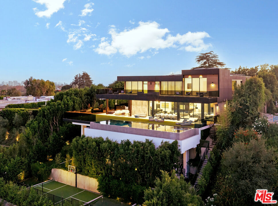 1140 Summit Dr