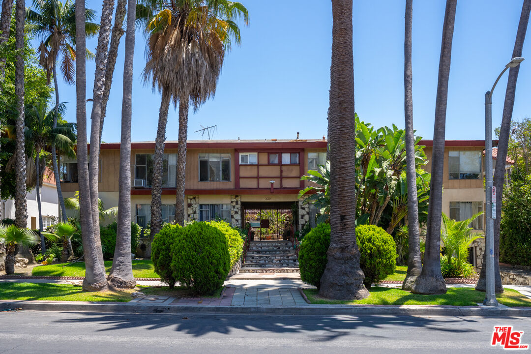720 S Plymouth Blvd