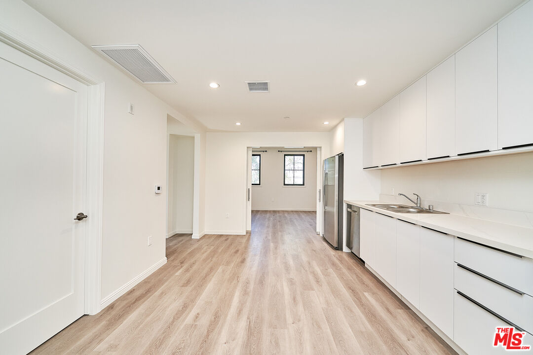 951 S Wilton Pl Unit: 204