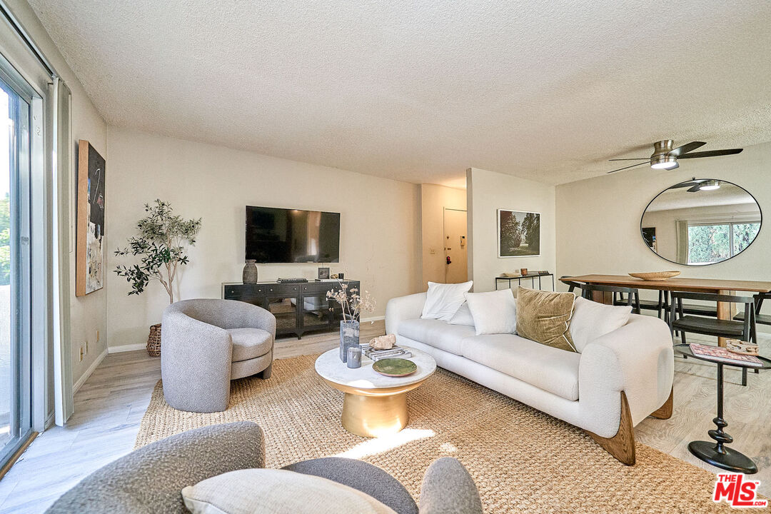 5437 Corteen Pl Unit: 212