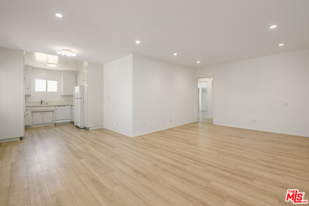 2803 Arizona Ave Unit: 11