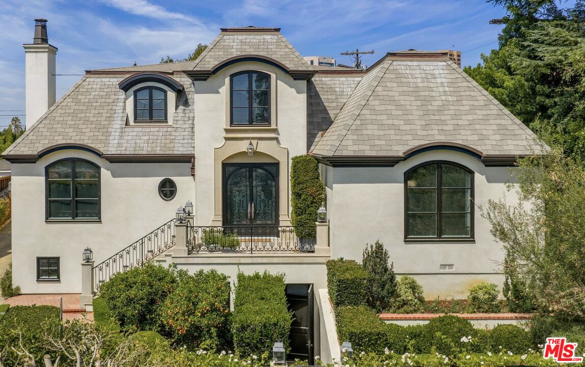 1335 Club View Dr