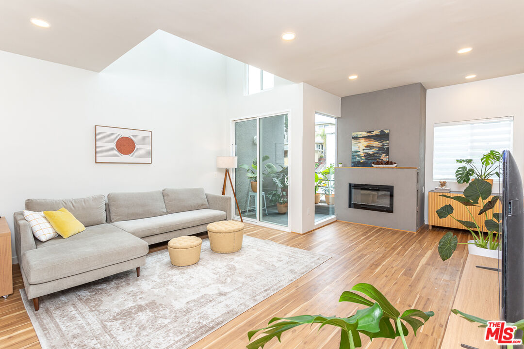 1617 S Beverly Glen Blvd Unit: 102