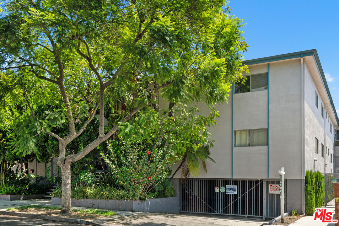1152 N Poinsettia Pl Unit: 5
