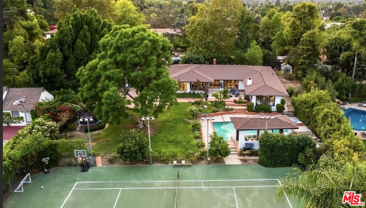 4678 White Oak Ave