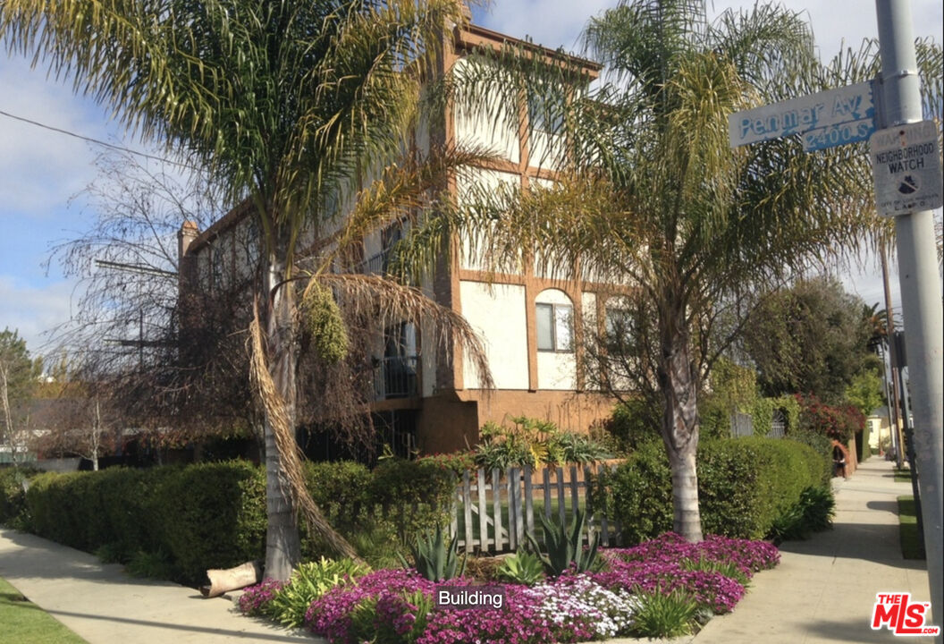 2480 Penmar Ave Unit: 2
