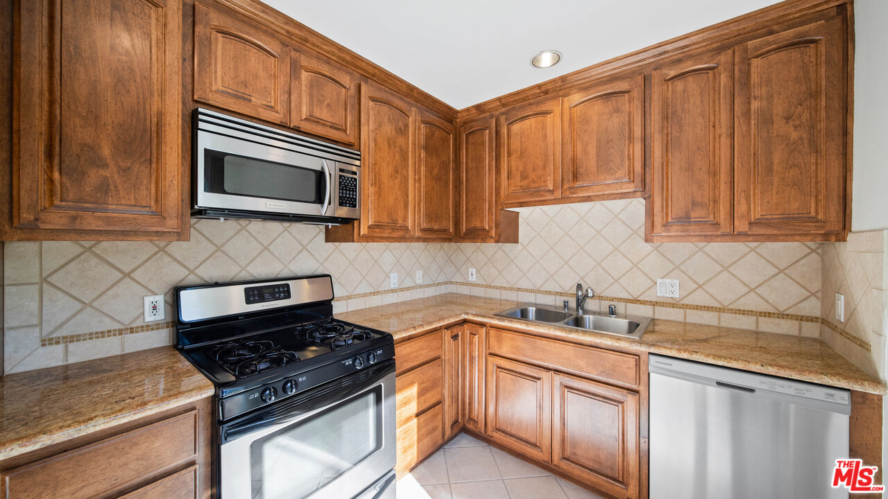 2300 Fox Hills Dr Unit: 101