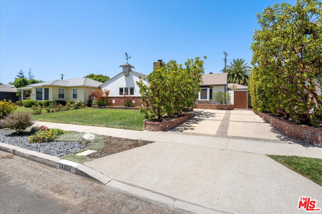13207 LAKE ST