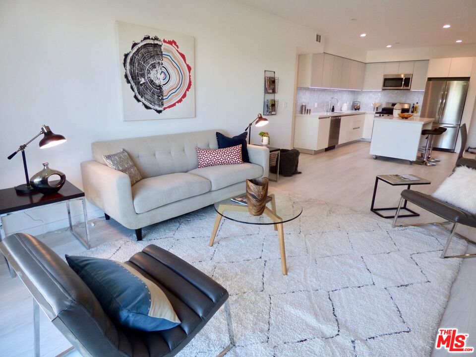 1731 FEDERAL AVE Unit: 305