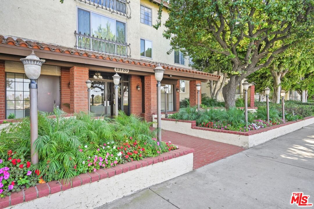 12720 Burbank Blvd Unit: 114