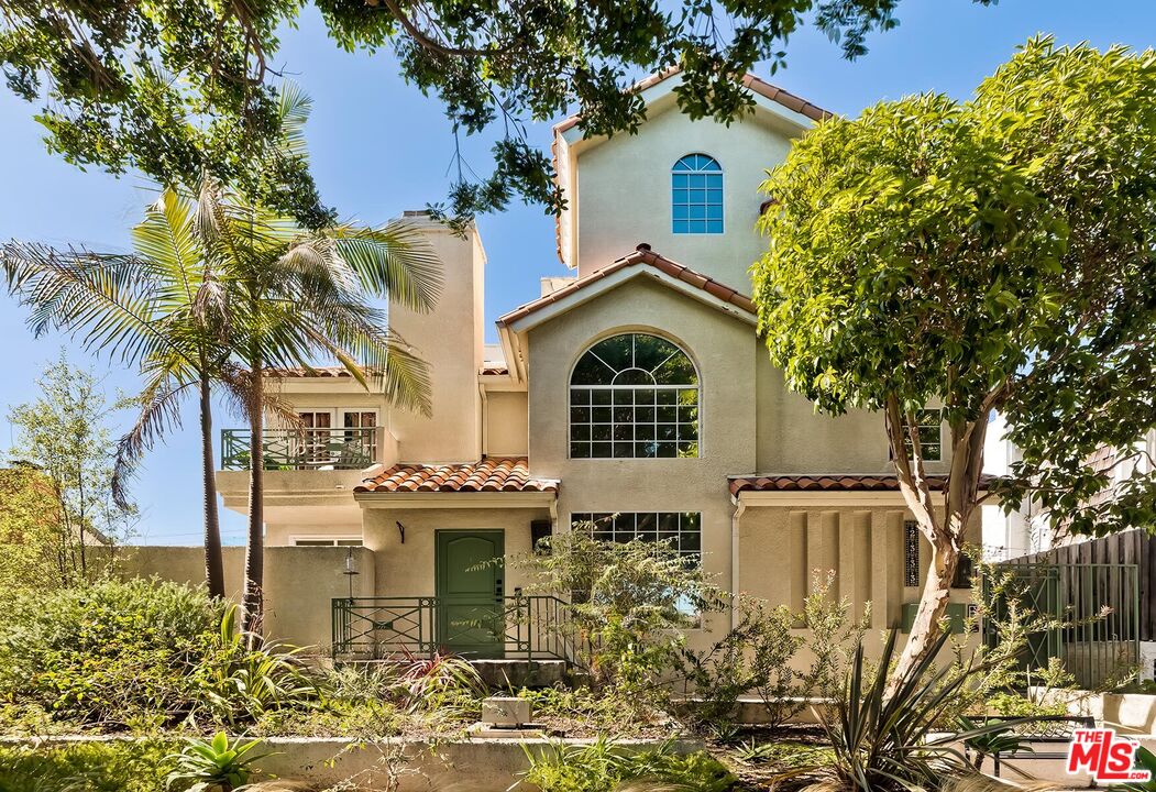 2333 Oak St Unit: 3
