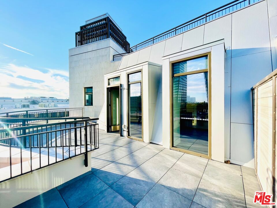 1122 Gayley Unit: 407