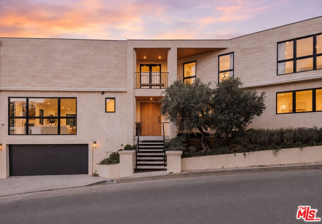 1417 Bluebird Ave