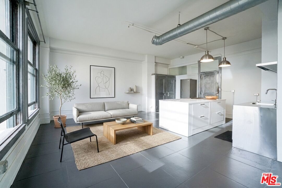 108 W 2ND ST Unit: 415