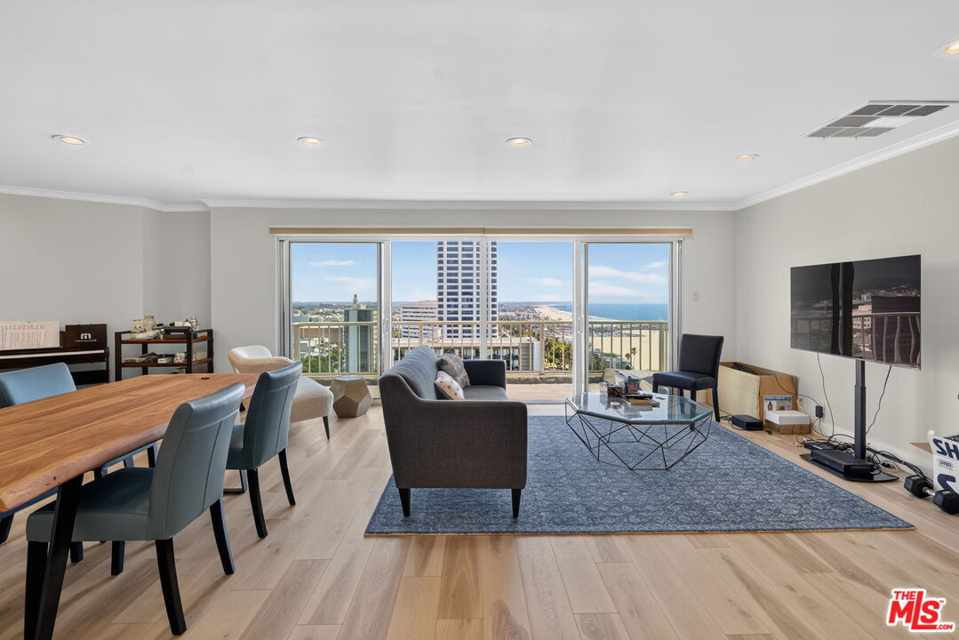 101 California Ave Unit: 1404