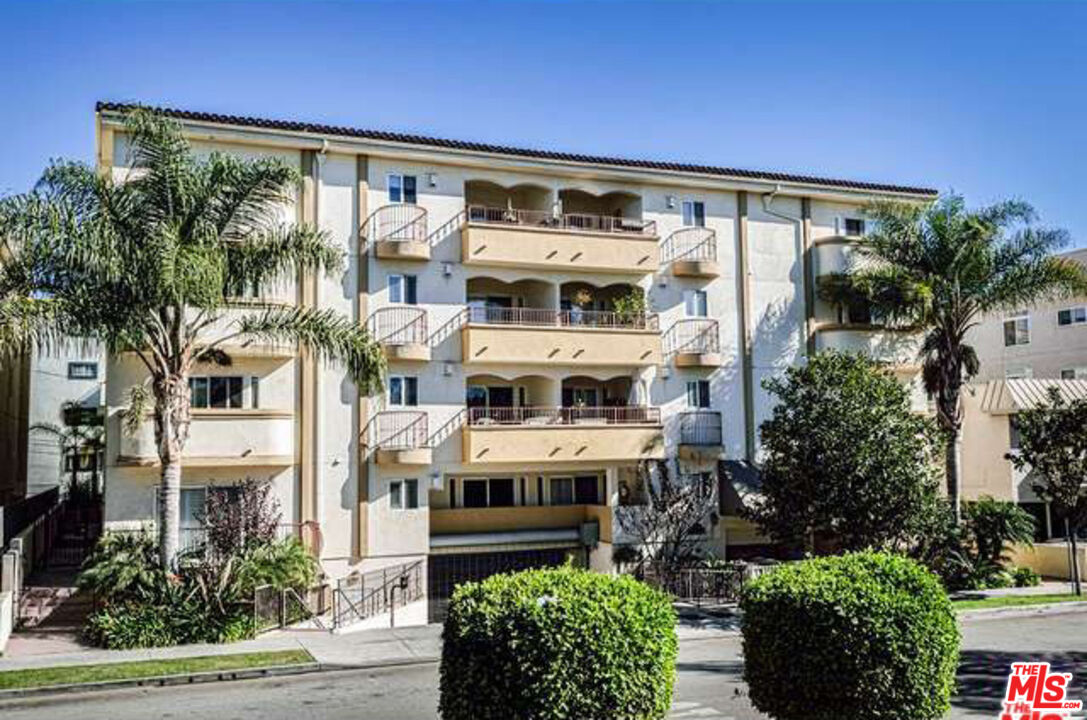 1828 Glendon Ave Unit: PH3