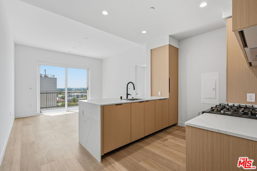 3555 Overland Ave Unit: 402