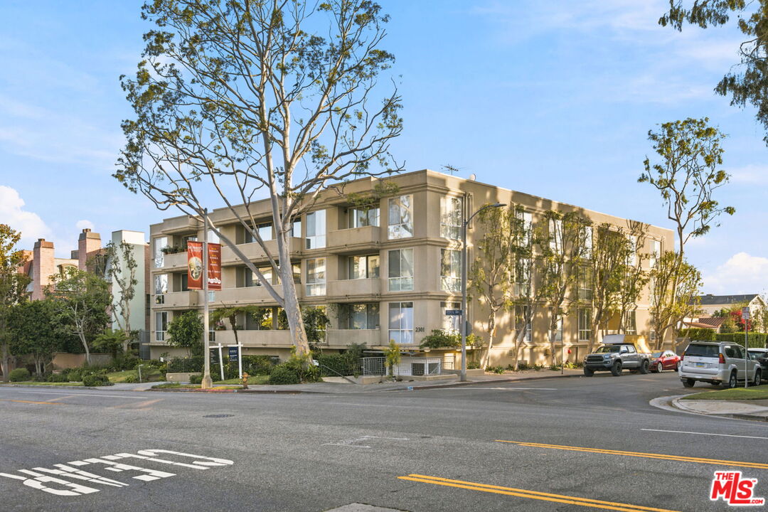 2301 S Beverly Glen Blvd Unit: 301