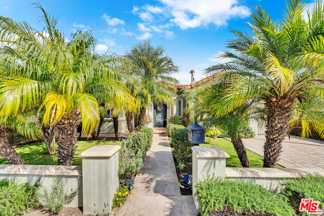 326 N Doheny Dr