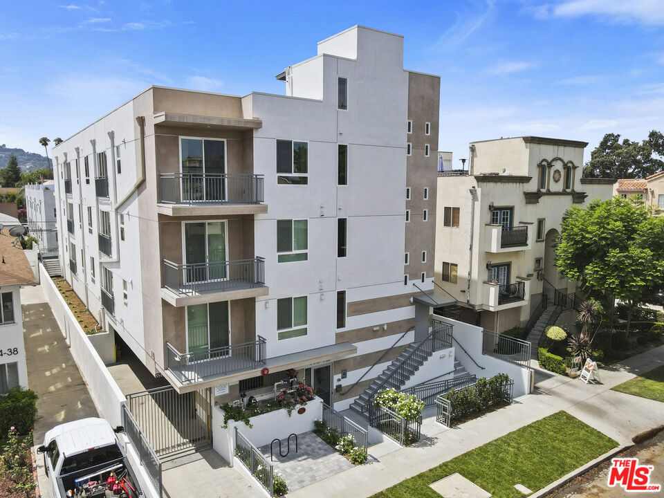 11042 La Maida St Unit: 203