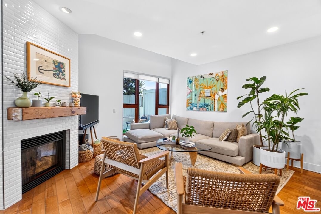 1327 Euclid St Unit: 3