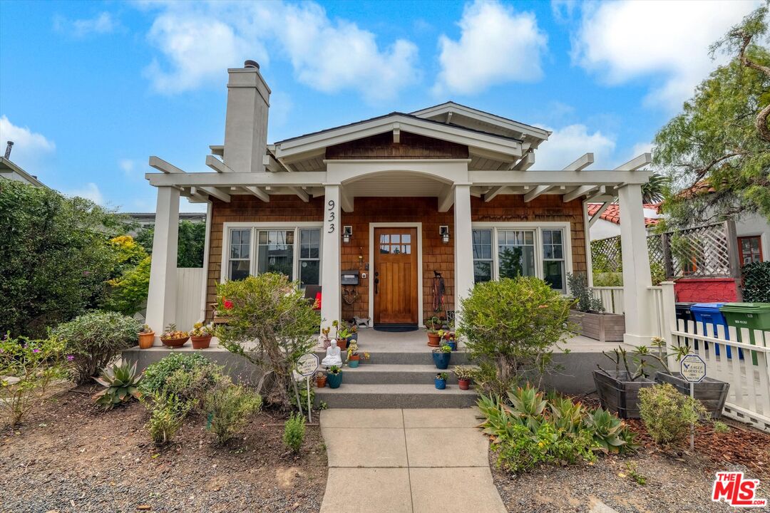 933 Venezia Ave