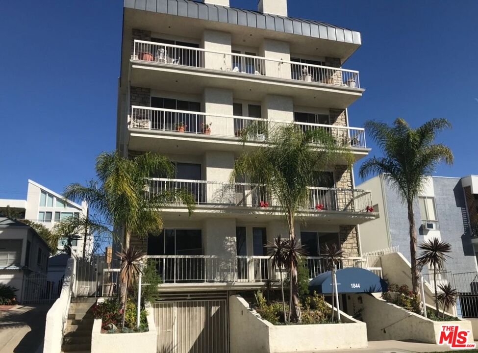 1844 Thayer Ave Unit: 202