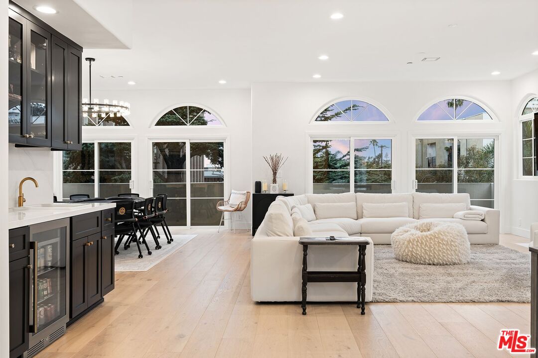 1182 Wellesley Ave Unit: 401