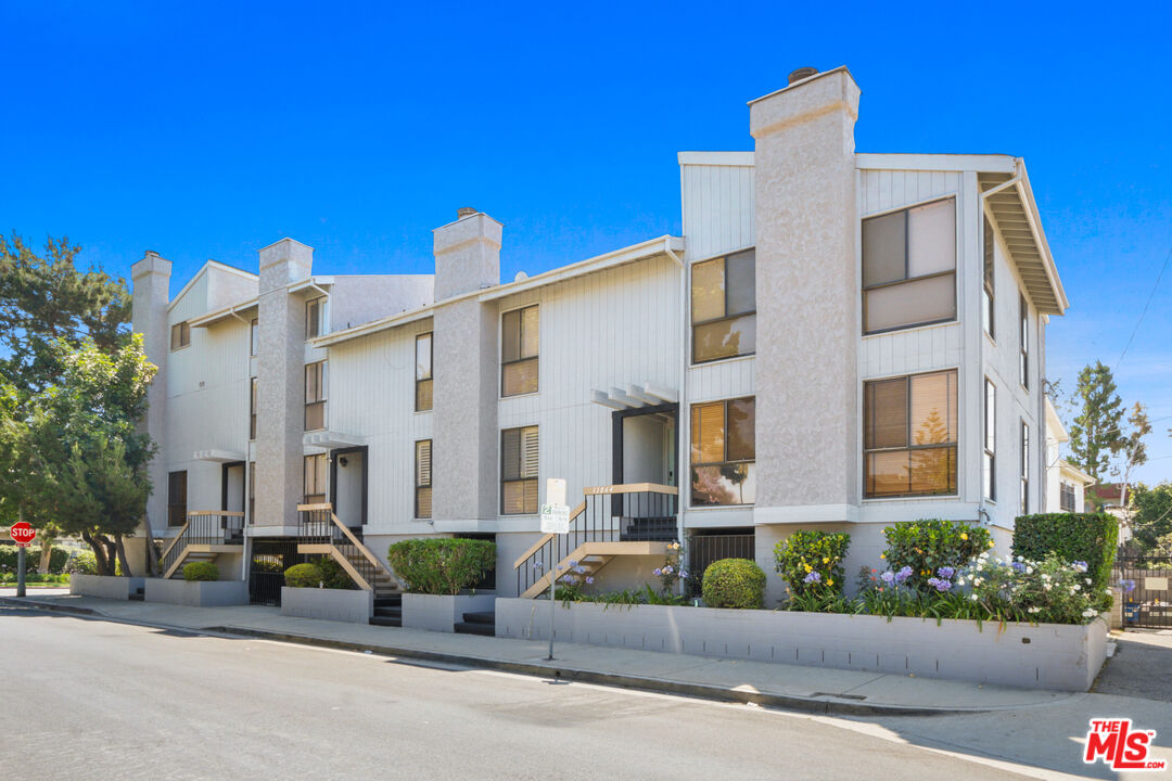 11064 La Grange Ave Unit: 4