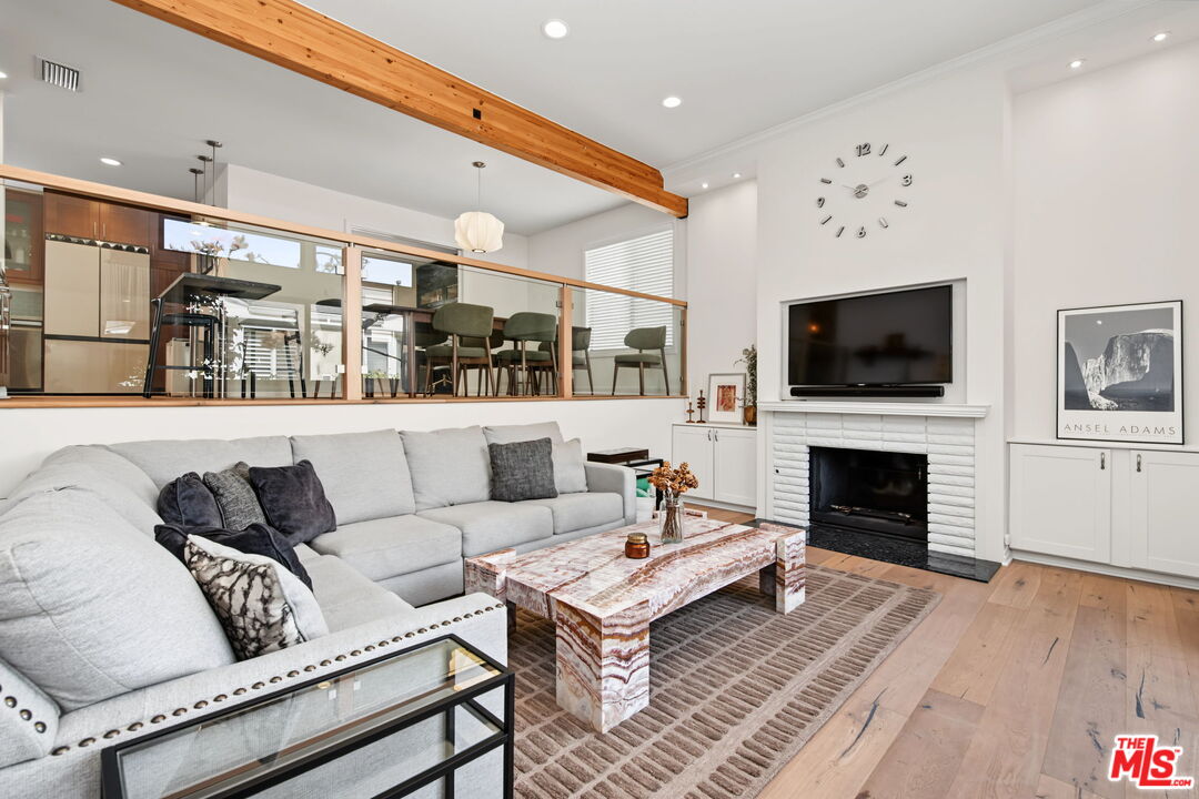 954 20th St Unit: B