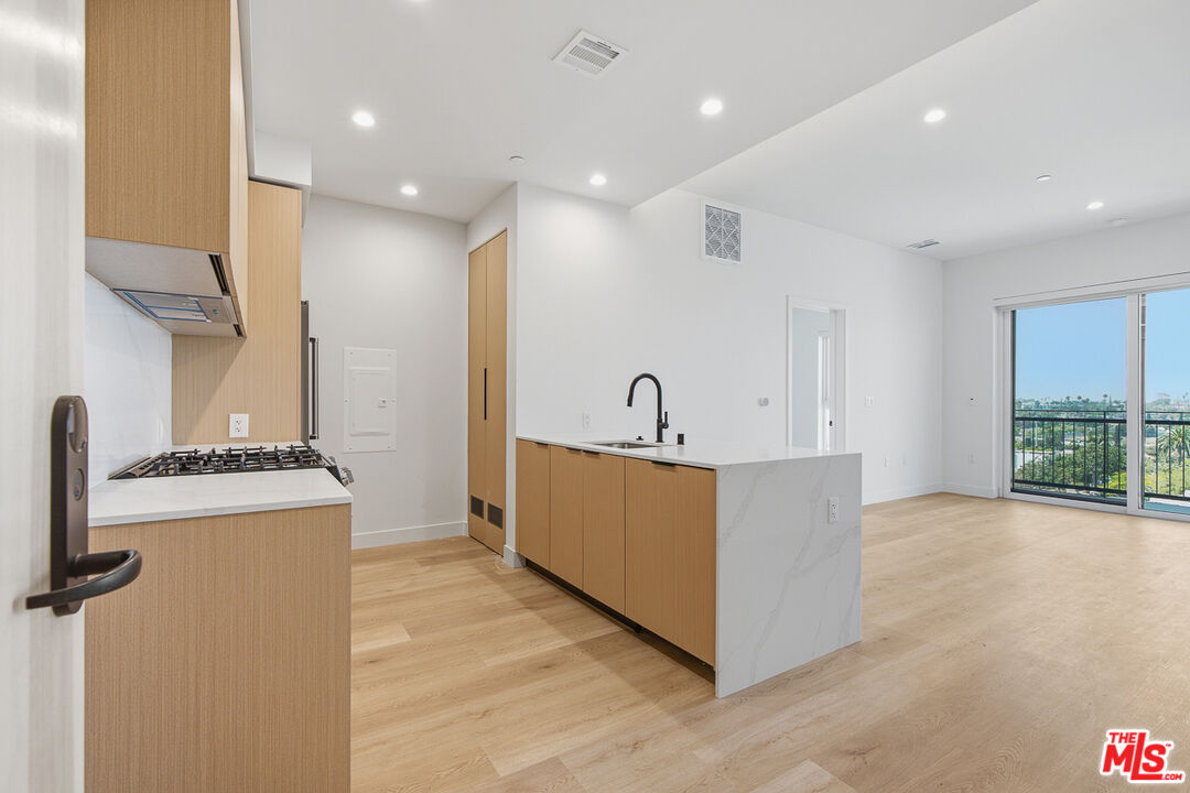 3555 Overland Ave Unit: 613