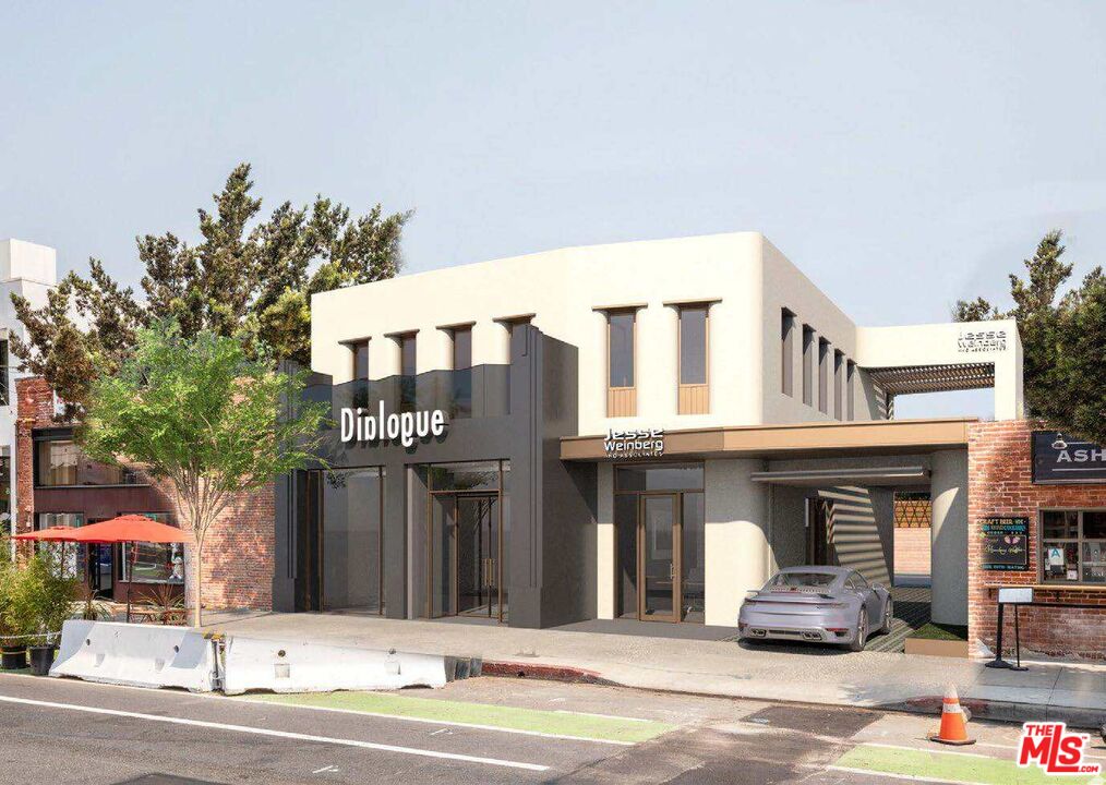 2803 Main St