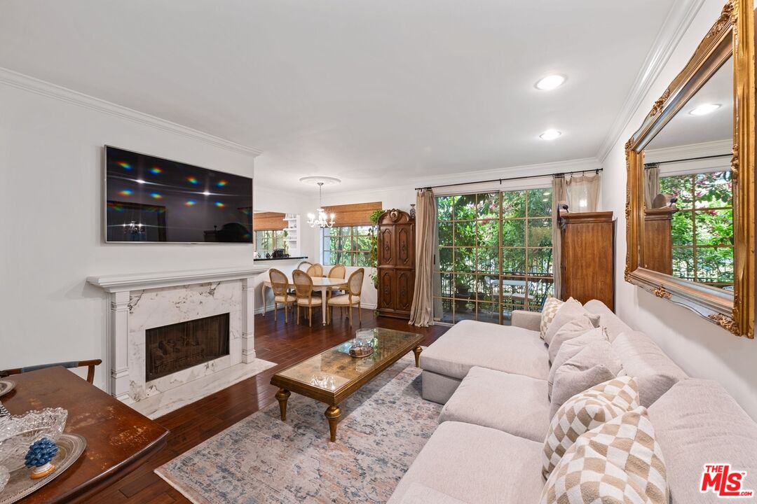 1375 Kelton Ave Unit: 107