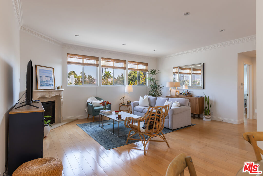 511 San Vicente Blvd Unit: 306