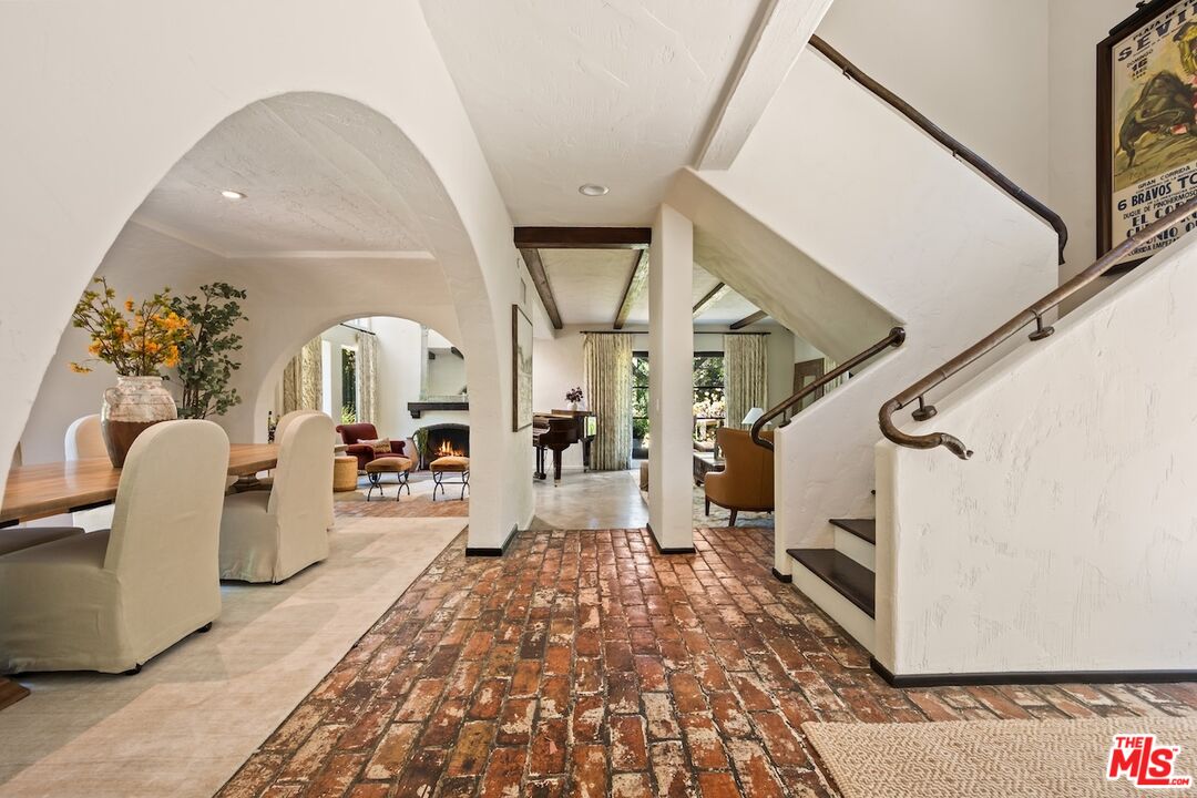 11662 Duque Dr