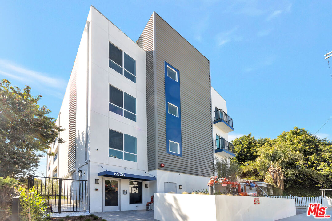 5506 Thornburn St Unit: 401