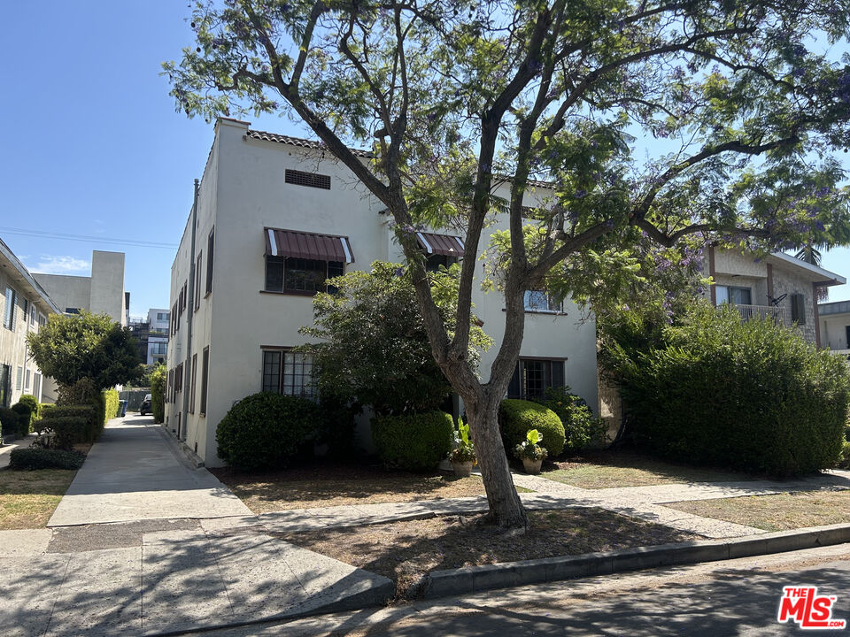 3642 Mentone Ave Unit: 3644.5