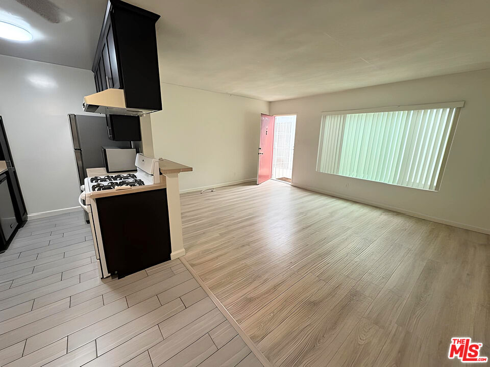 1630 Granville Ave Unit: 207