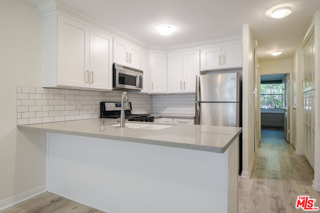 22 Navy St Unit: 103